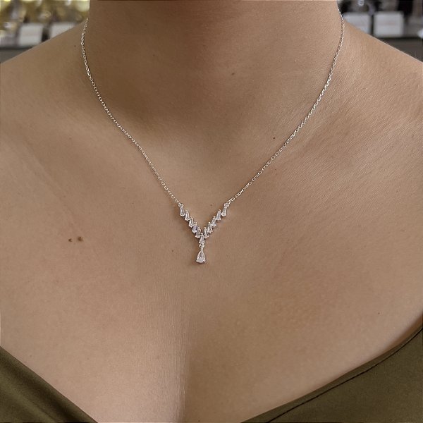 Gargantilha Pingente V Cravejada com Zircônias Prata 925 - CPR801