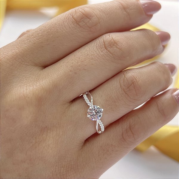 Anel Solitário Trabalhado com Zircônias Prata 925 - APR284