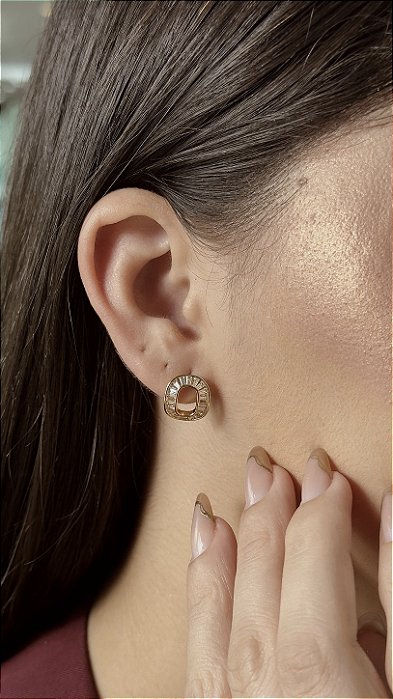Brincos Oval Cravejado Semijoias 18k - M5B78