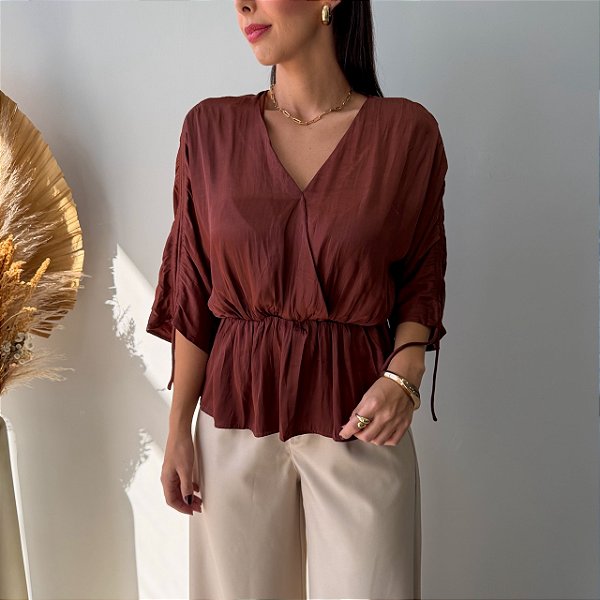 Blusa Ana Paula Cetim Marrom Claro
