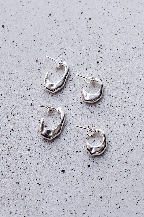 Brinco Meia Argola Orgânica M