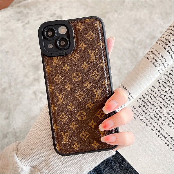 Case LV para iPhone 13 Pro Max - FascinaTel