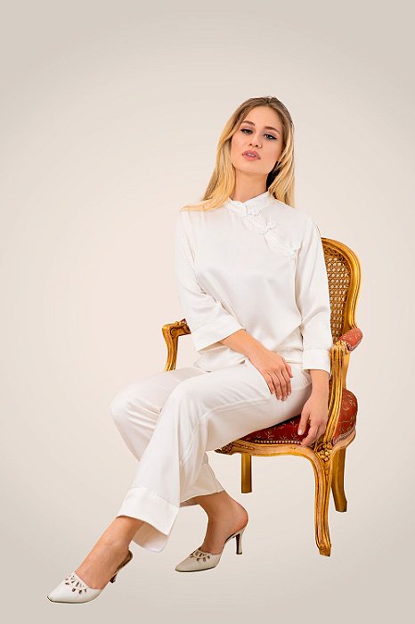 Pijama com manga longa e calça comprida da linha JOSEY