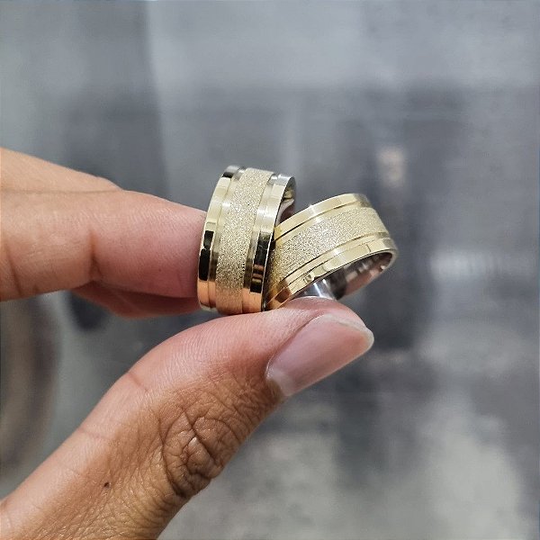 Par de Alianças 10mm Frisos Largos Diamantados