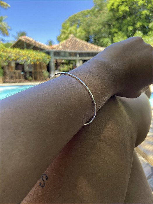 Bracelete rígido fino