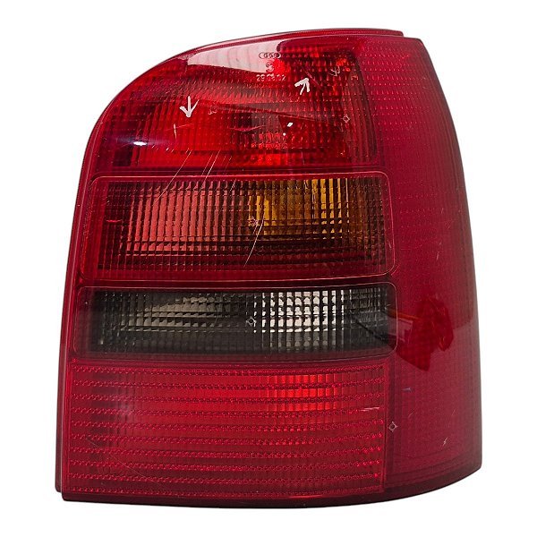 Lanterna Traseira Audi A4 Avant 1997 A 2001 (Trincado Na Lente) Direita Fume 8D9945096 Original