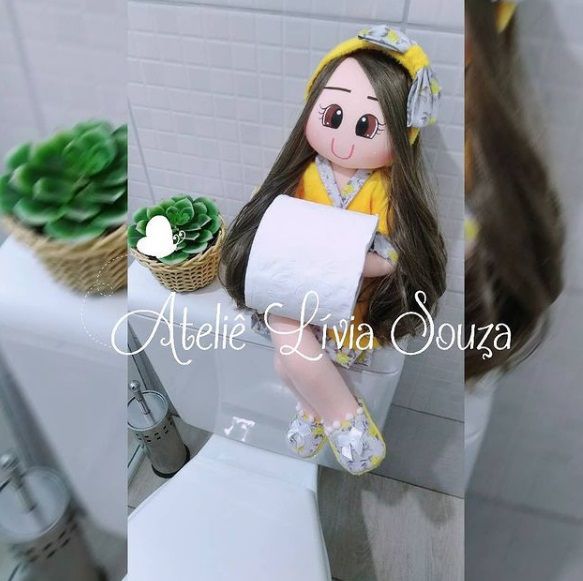 Boneca para banheiro - Ateliê Lívia Souza