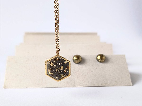 Colar hexágono e brinco bolinha com folhas de ouro - conjunto