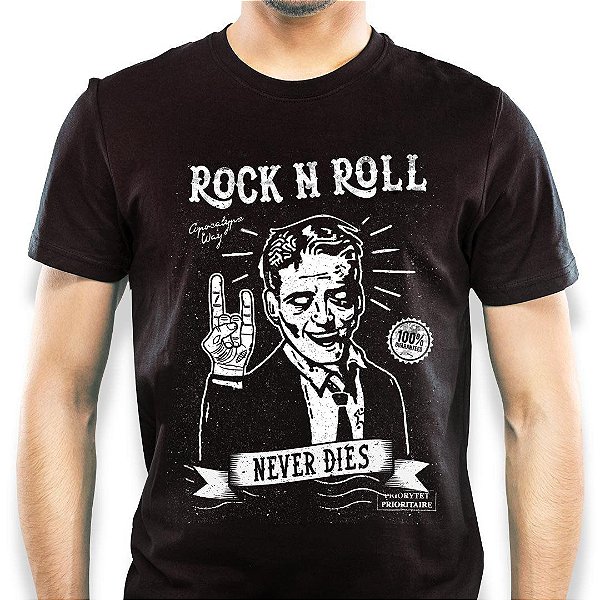 Camiseta Rock n Roll Never Dies Zumbi Version de manga curta tamanho adulto na cor preta