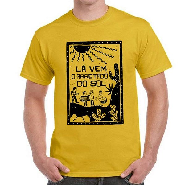 Camiseta Lá vem o sol para adulto com mangas curtas na cor mostarda