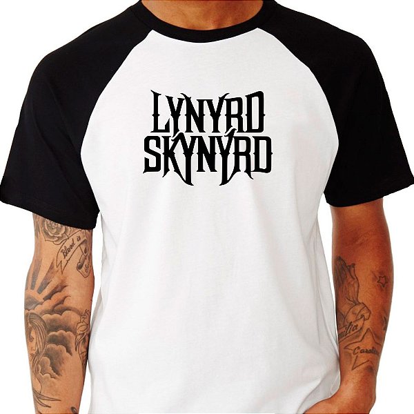 Camiseta Lynyrd Skynyrd Logo Retrô Raglan tamanho adulto na cor branca com mangas pretas