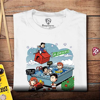 Oferta Relâmpago - Camiseta G Feminina Snoopy Beatles Songs Branca Premium
