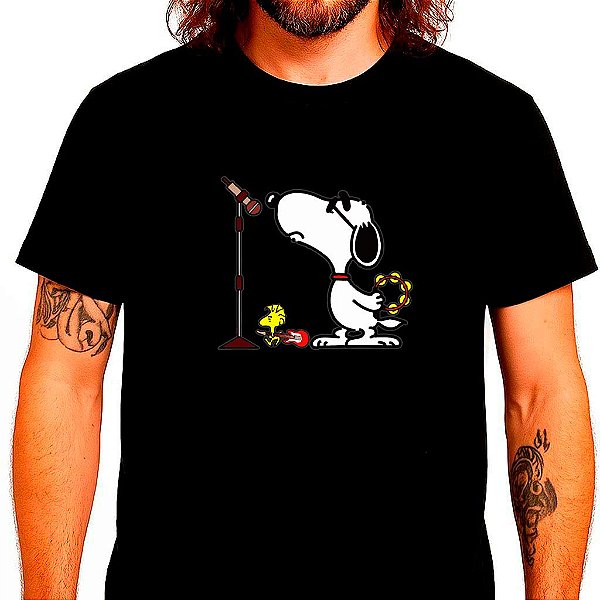 Camiseta Oasis Snoopy tamanho adulto na cor preta com mangas curtas premium