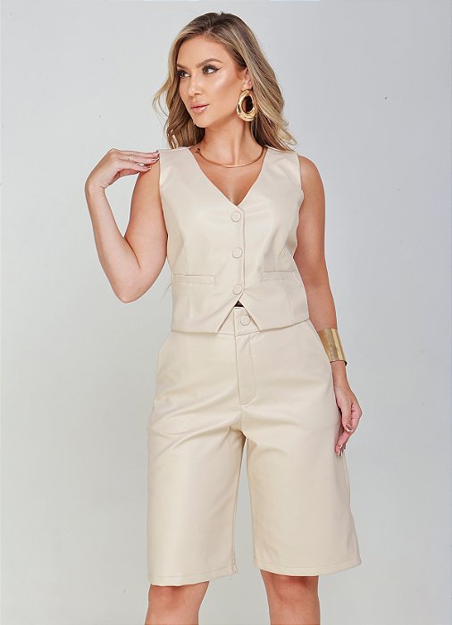 Conjunto Colete Elena e Bermuda Mariana em Couro Sintético Premium
