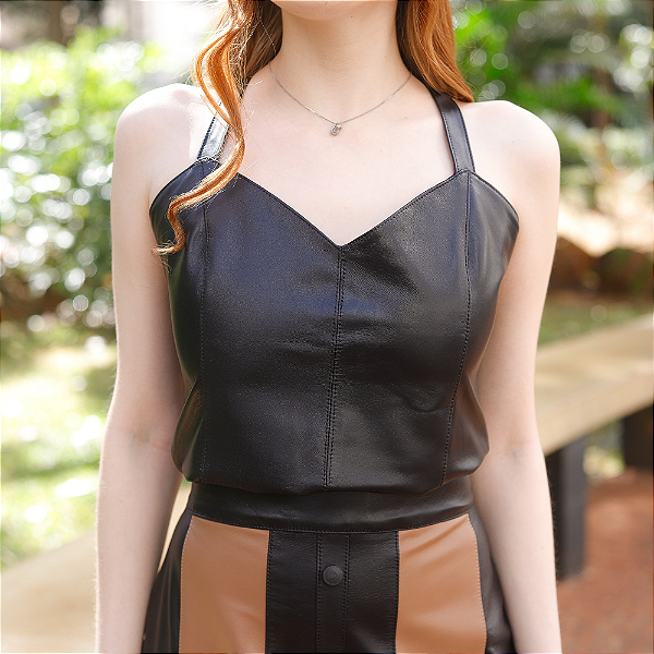 Blusa Couro Pelica Decote V Costas Preta - Karine Daher