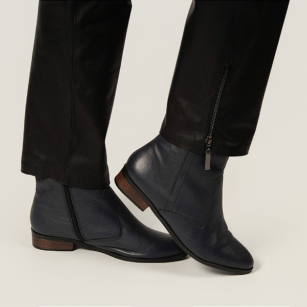 Bota Regina Pelinho Azul Marinho - K.Daher