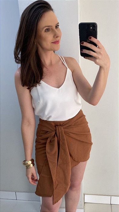 Saia shorts viscolinho café com leite amarração de faixa