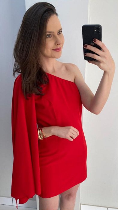 Vestido vermelho com manga capa