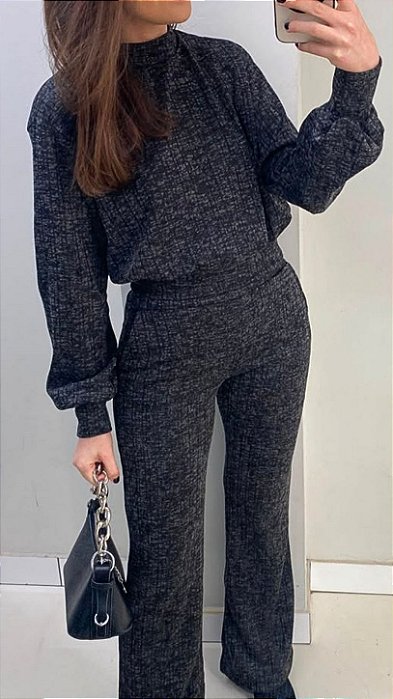 Conjunto canelado com calça reta preto