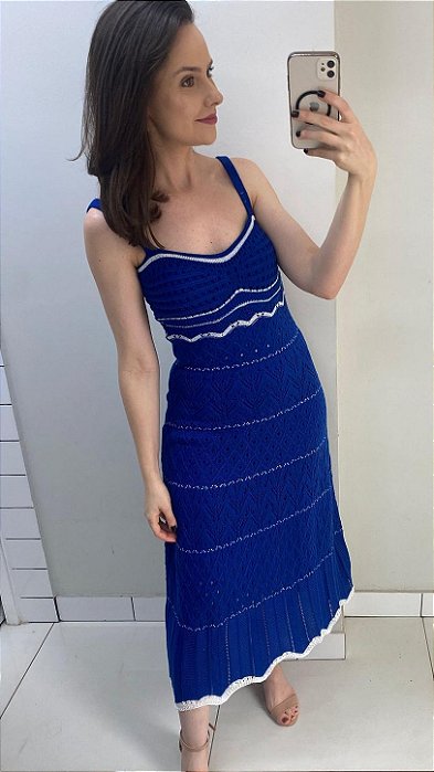 Vestido de tricot azul com detalhe branco