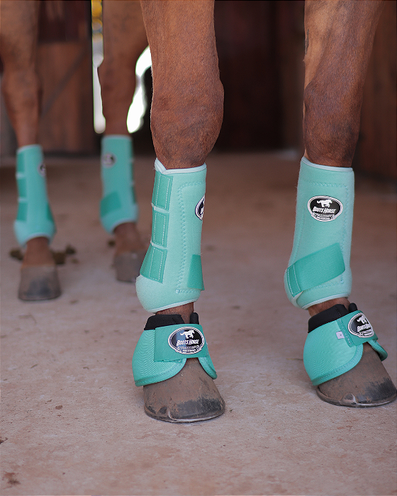 Conjunto completo caneleiras e cloches Boots Horse verde água