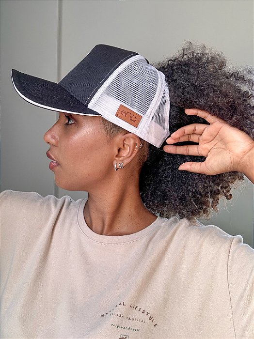 CapCachos Trucker Preto e Branco Fivela - Boné Para Cabelos Volumosos Cacheados e Crespos.