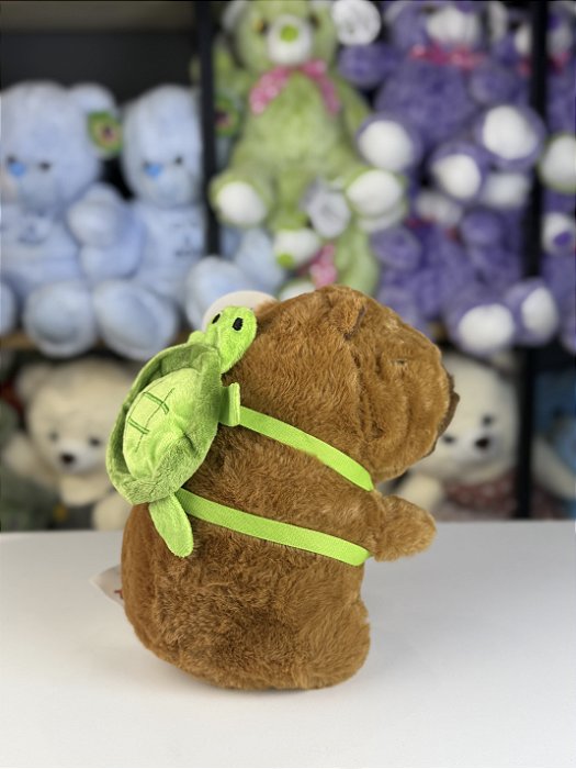 Capivara com mochila tartaruga 22cm