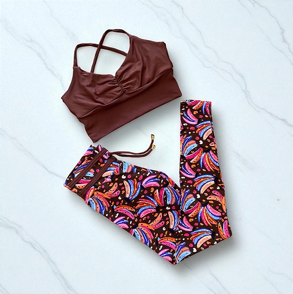 Conjunto Calça Empina e Laço Fake Cintura Alta Bananas e Fundo Marrom