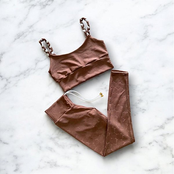 Conjunto Calça Empina e Cordinha Cintura Alta Jacquard Conchas Marrom