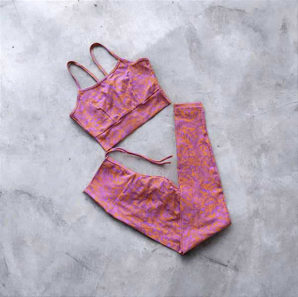 Conjunto Calça Empina e Cordinha Cintura Alta Flores Rosa