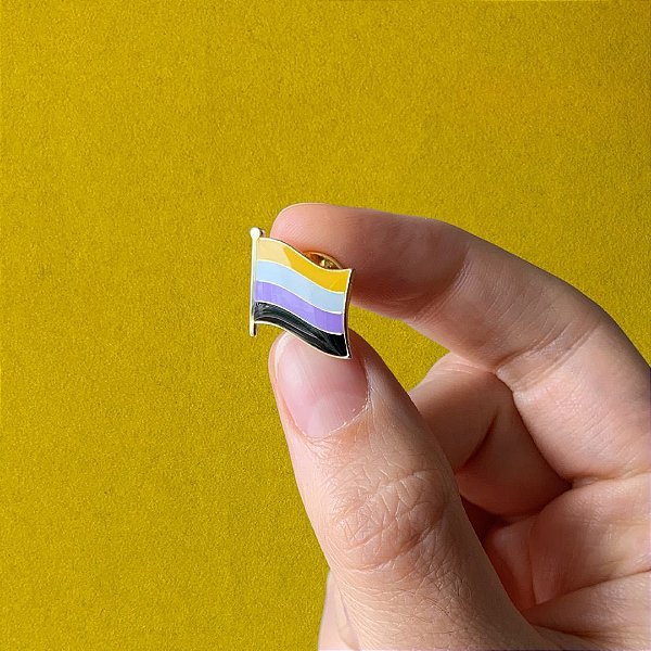 Mini Pin Bandeira Não Binária | Broche | Botton | Orgulho | LGBTQIA+ | não binário