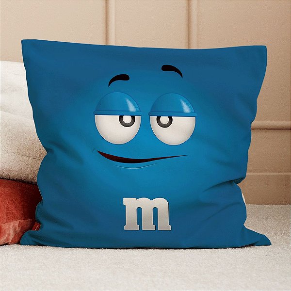 ALMOFADA - M&M AZUL E VERMELHA