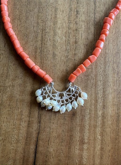 Colar de Corais com Pérolas