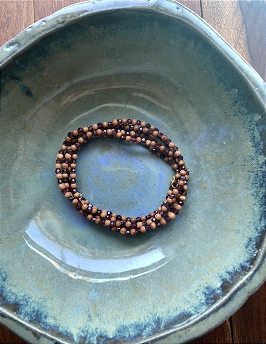 Colar/Pulseira de Sândalos com Granadas