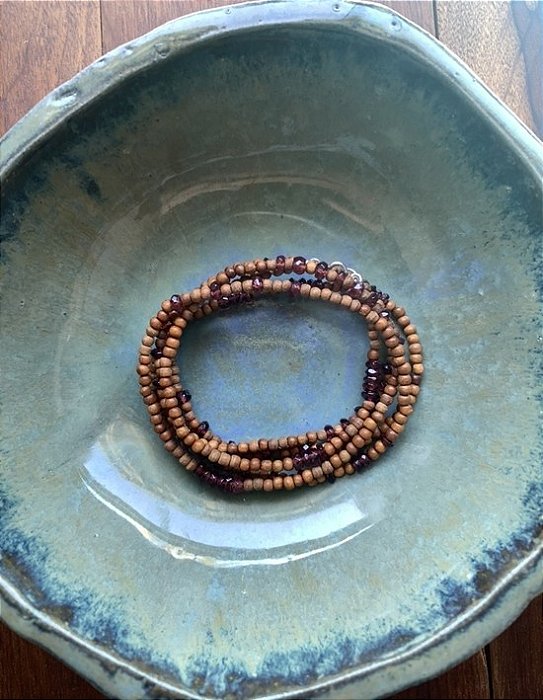 Colar/Pulseira de Sândalos com Granadas