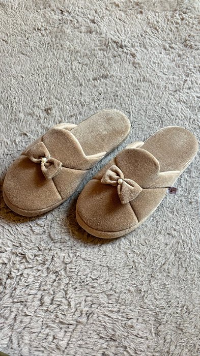 Chinelo Fechado Plush com Laco Bege 11784