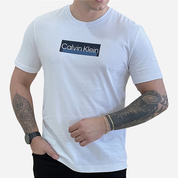 Camiseta Calvin Klein Logo Retangular CM3PW01TC129