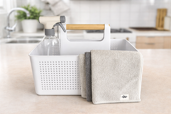 Kit Organizador Branco com 1 Borrifador e 3 Panos de Limpeza