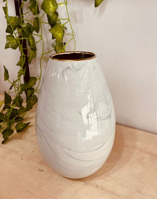 Vaso decorativo cinza marmorizado com borda dourada