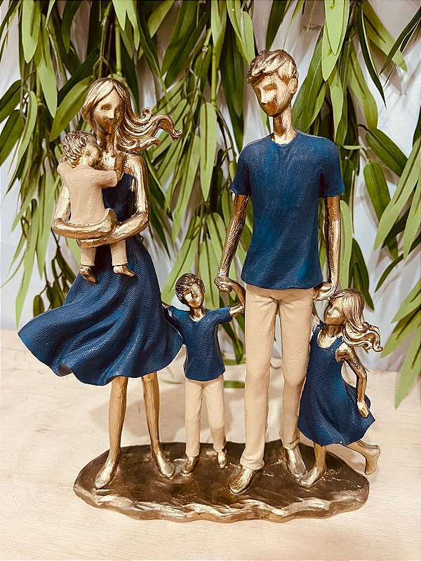 Estatueta Família com Três Filhos