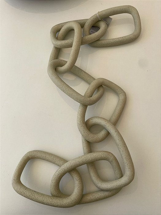 escultura corrente em poliresina