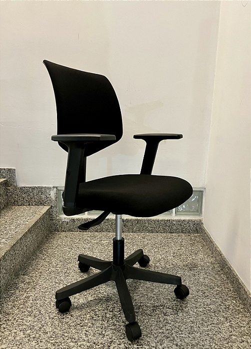 Cadeira de Escritório Giratória em Tecido - Artesanal (Apartamento Decorado)