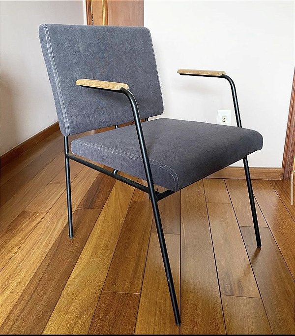 Cadeira com Braço em Ferro e Madeira - Artesanal (Apartamento Decorado)