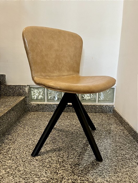 Cadeira Giratória em Courvin - Artesanal (Apartamento Decorado)