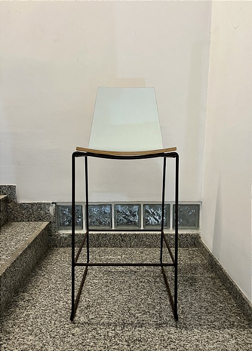 Banqueta Clip em Madeira Laminada - FJ (Apartamento Decorado)