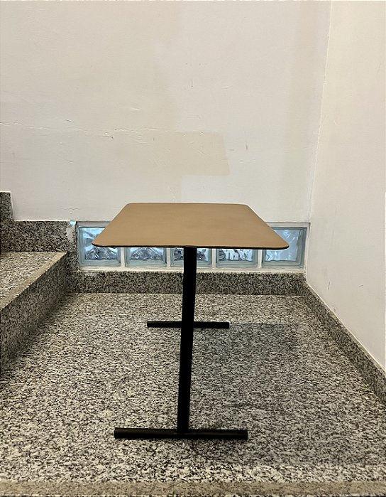 Mesa Lateral Retangular em Ferro e Couvin - Artesanal (Apartamento Decorado)