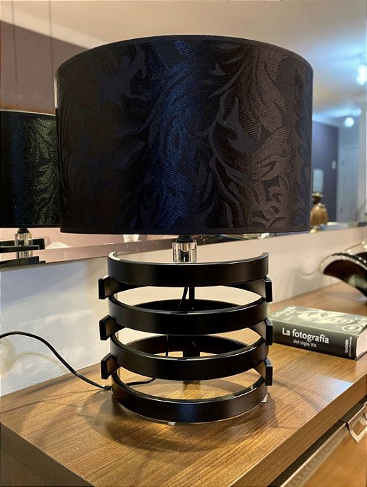Abatjour Mutum em Latão Preto (M) - Breton (Mostruário de Loja com Detalhe)