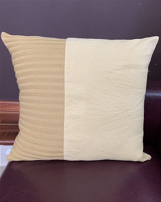 Almofada em Tricot e Linho 40x40 - Tri.Co (Apartamento Decorado)