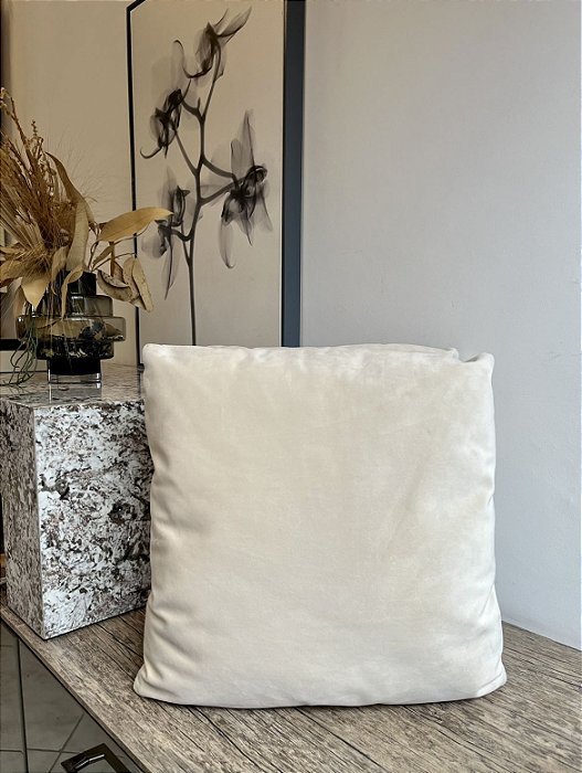 Almofada Lisa em Camurça 45x45 - Breton (Apartamento Decorado)