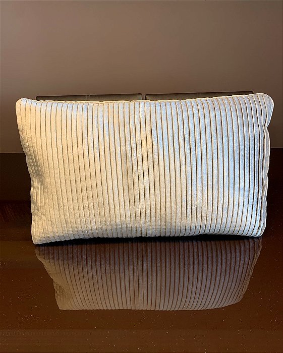 Almofada Dobradura Aveludada 50X30 - Zara Home (Apartamento Decorado com Detalhe)